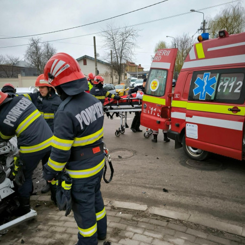 Victimă în accident grav la Spitalul Militar. Necesitatea descarcerării.