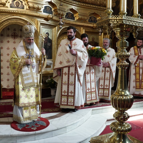 Slujbusul Sfintei Liturghii oficiat de Înaltpreasfinţitul Părinte Casian în Duminica Izgonirii lui Adam din Rai, în cadrul pregătirii pentru Sfintele Paști în Catedrala Arhiepiscopală din Galați