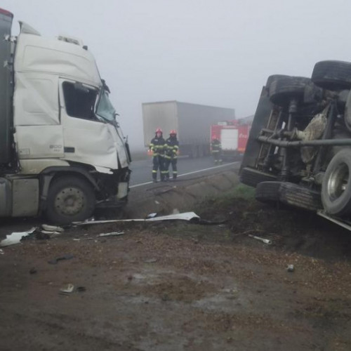 Tiruri implicate într-un accident frontal în nordul județului, trafic afectat