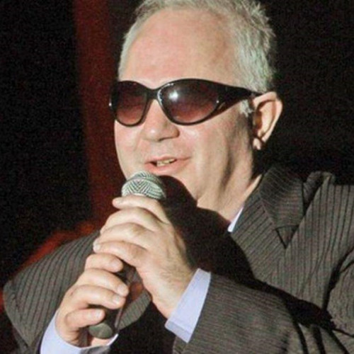 Știre: Cantautorul George Nicolescu a trecut în neființă 
Prezentăm cu regret plecarea de astăzi a iubitului artist George Nicolescu (1950 - 2024) 
Muzica românească pierde un nume important și o persoană semnificativă pentru comunitatea nevăzătorilor 
Gândurile noastre sunt alături de familia îndurerată 
Născut în Ploiești și marcat de orbire, renumitul artist a adus în lumea muzicii hituri precum "Eternitate" și "Cântec pentru sănătatea ierbii" 
A învățat la Școala pentru Orbi din Cluj și a absolvit Facultatea de Limbi