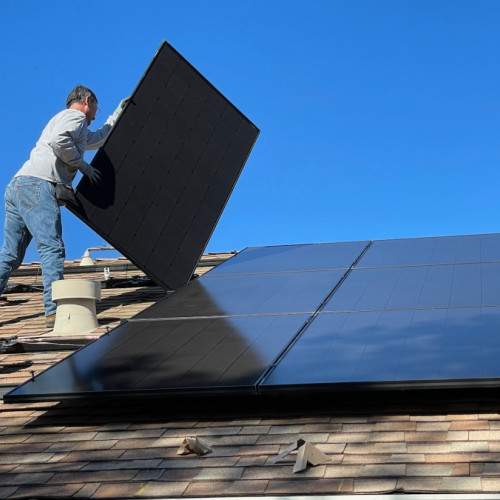 Ministrul Energiei propune eliminarea taxei pe soare pentru prosumatori în urma unui proiect de OUG