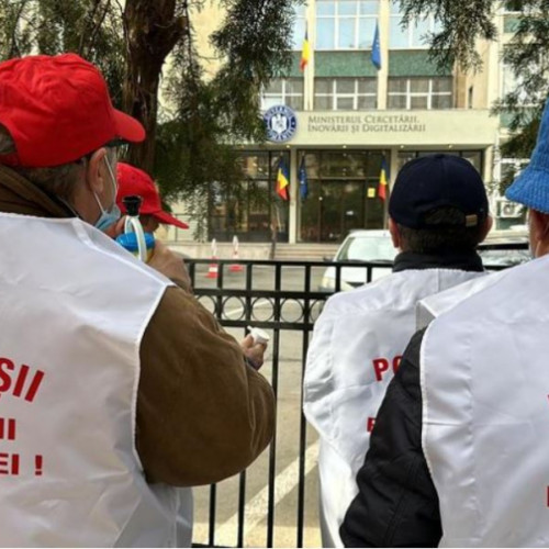 Salariaţii din Poşta Română declanşează greva generală în data de 1 aprilie 2024. Revendicările sindicatului pentru creşterea salariilor şi sporurilor sunt susţinute de beneficiarii serviciilor poştale.