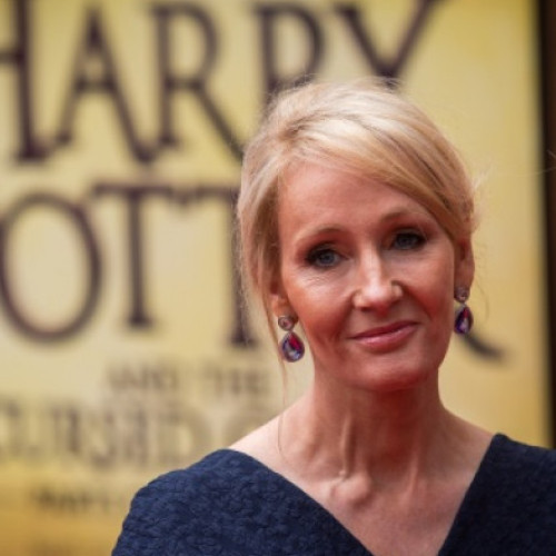 Guvernul britanic consideră că J.K. Rowling nu ar trebui arestată pentru opiniile sale faţă de persoanele transsexuale