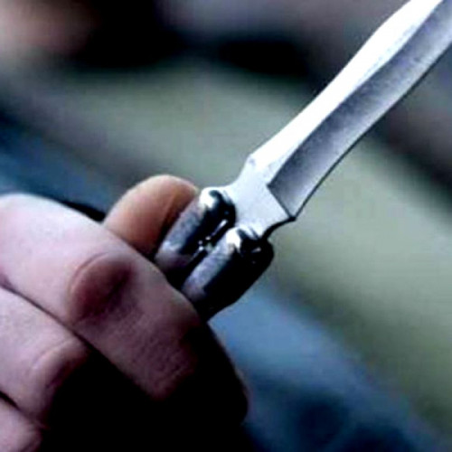 Atacul unui elev de liceu în apropierea școlii: Un băiat de 18 ani, amenințat și înjunghiat de un necunoscut
