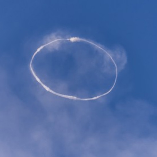 Vulcanul Etna creează cercuri spectaculoase de fum pe cerul Siciliei