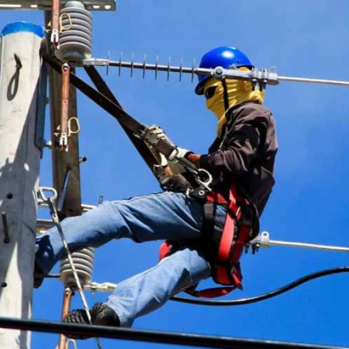 Miercuri, Distribuția Energie Electrică reia lucrările la rețelele electrice din Galați. Lucrările necesită întreruperi de curent la consumatori, cu durate de până la patru ore.