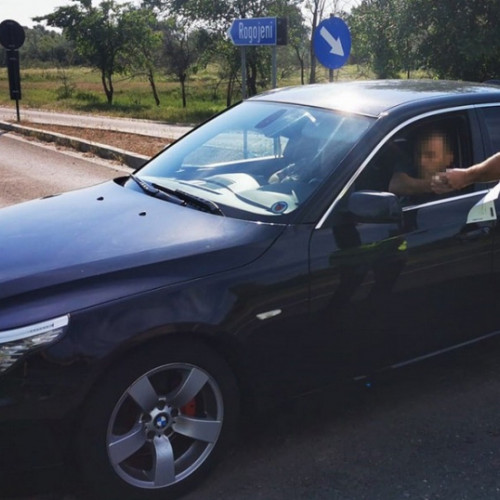 Un cetățean chinez cercetat de poliție pentru un permis auto nerecunoscut de statul român