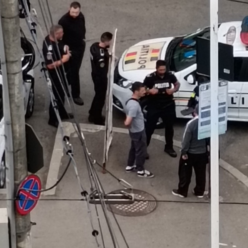 Un bătrân a fost jefuit de un tânăr la coborârea din autobuz în Baia Comunală