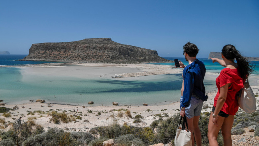 Grecia lansează o aplicație inteligentă pentru turiștii care răspunde în limba română